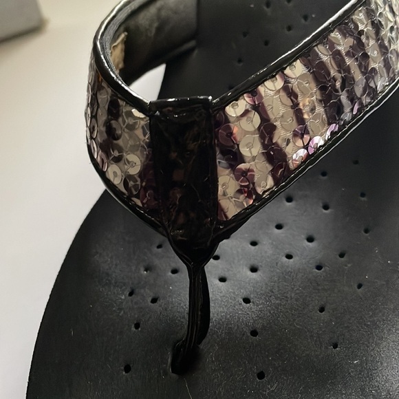 VOLATILE woman’s flip flop wedge, size 10, black with silver sequence, used. - Picture 3 of 15